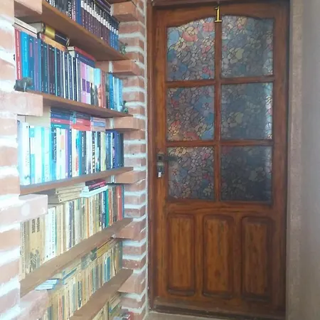 Casa Mola 홈스테이 만갈리아